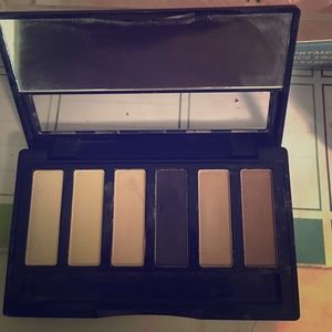 Natural eyeshadow kit travel palette