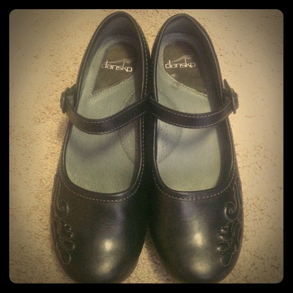 Like New! Black Dansko Mary Jane Clogs. Size 39.