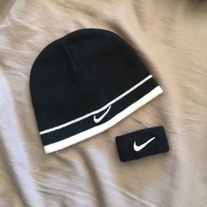 Kids Nike Beanie w/ Wrist Band