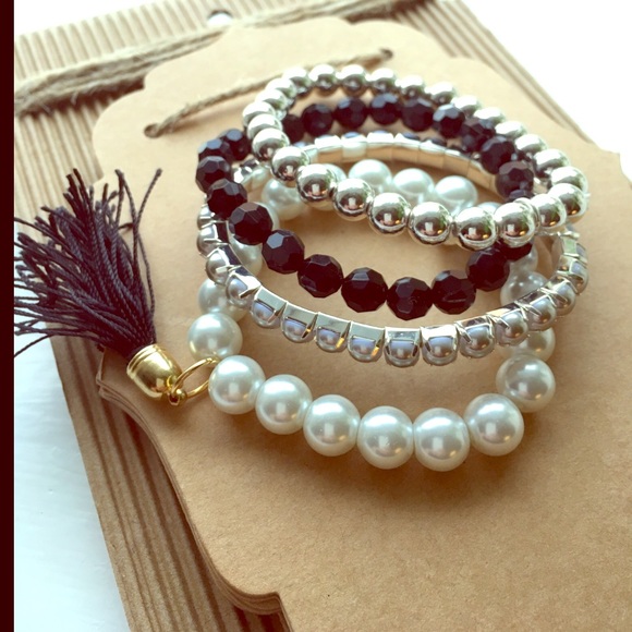 Set of 4 bracelets
