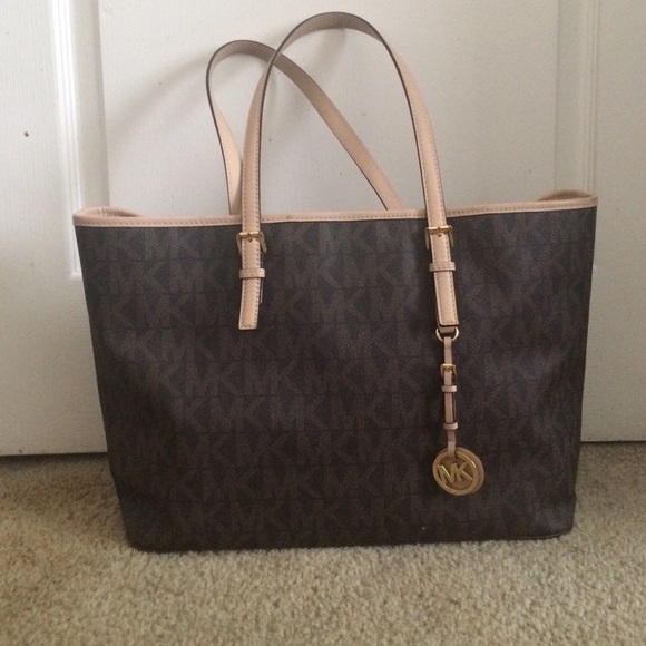 Michael Kors Handbags - Michael Kors jet set logo purse