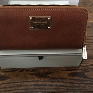 Michael Kors Continental zip around wallet