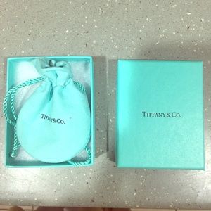 Tiffanys Daisy Key Pendant with Chain