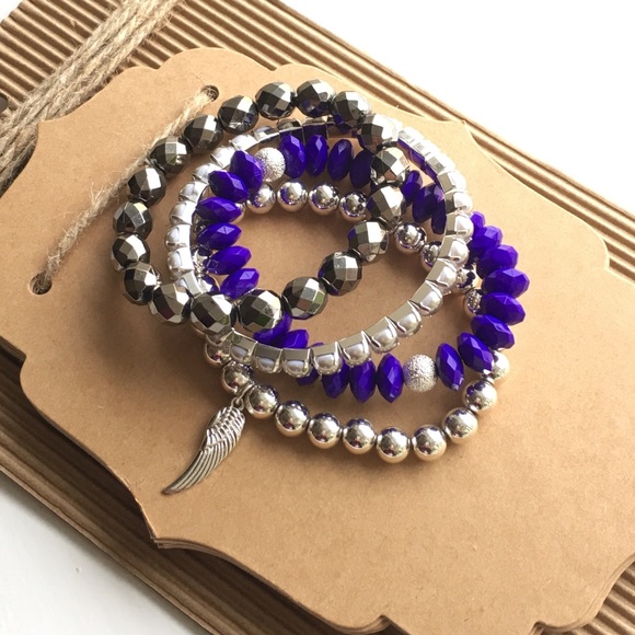 Set of 4 bracelets