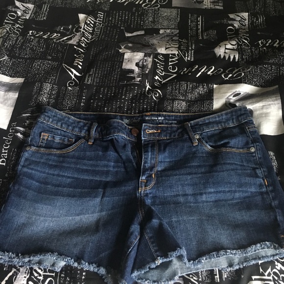 Mossimo mid-rise midi shorts!