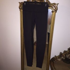 Black low waisted Lululemon leggings