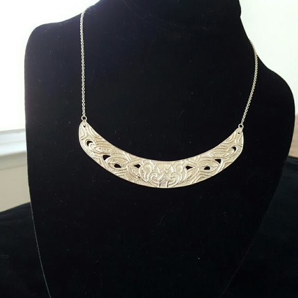 Ahead of the curve necklace - Picture 1 of 1