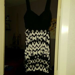 BLACK & WHITE VOLCOM DRESS