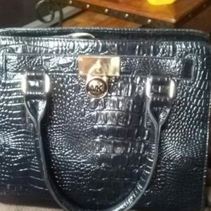 Vendo una Cartera Michael Kors. de color negra!