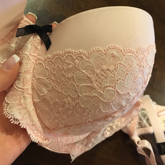 SALE! ✨💘 VS 36D Dream Angles Bra - Picture 2 of 4