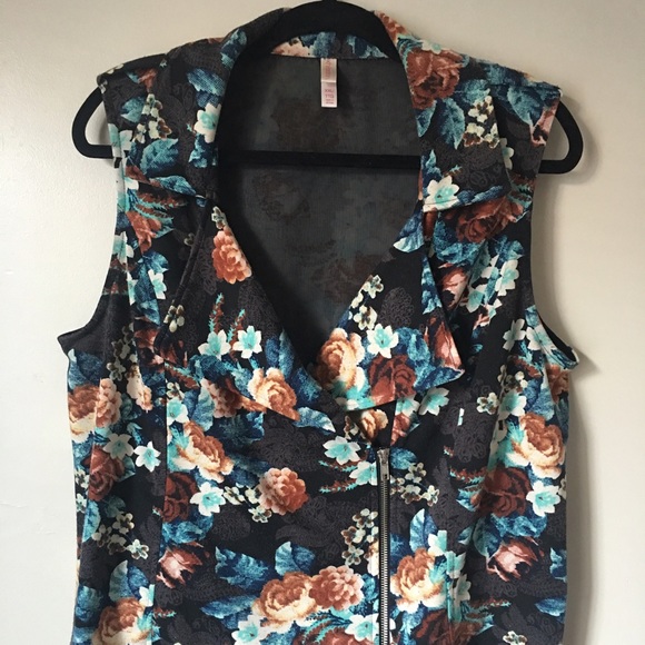 Floral Xhilaration Vest