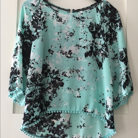 3/4 sleeve floral blouse