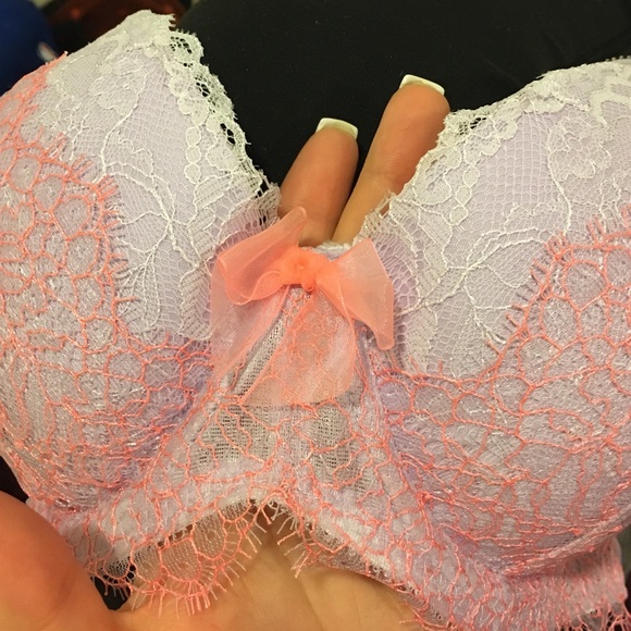 SALE! ✨💘 VS 34D Dream Angels Bra - Picture 2 of 4