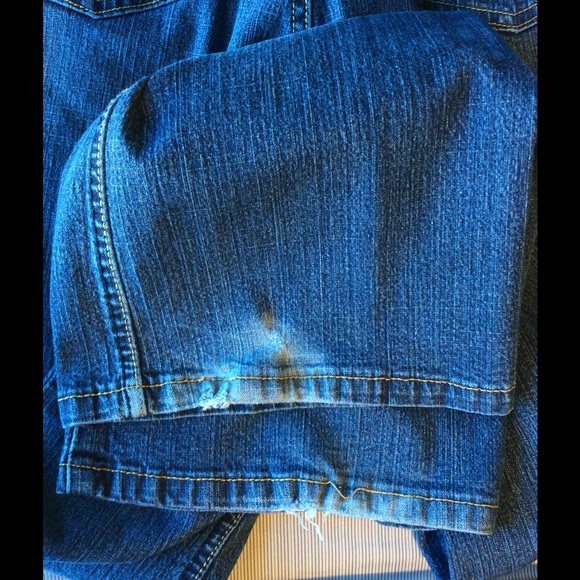 Medium Wash Boot Cut Levi's - Picture 4 of 4