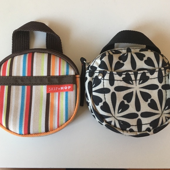 2 Skiphop pacifier pocket