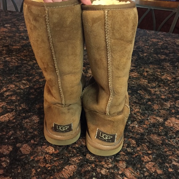 Brown classic tall UGG