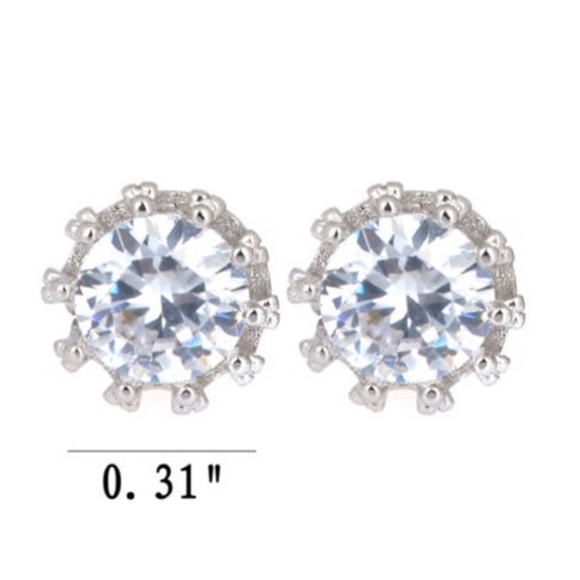 🚫SOLD🚫Sterling Silver Princess Crown CZ Studs - Picture 2 of 4
