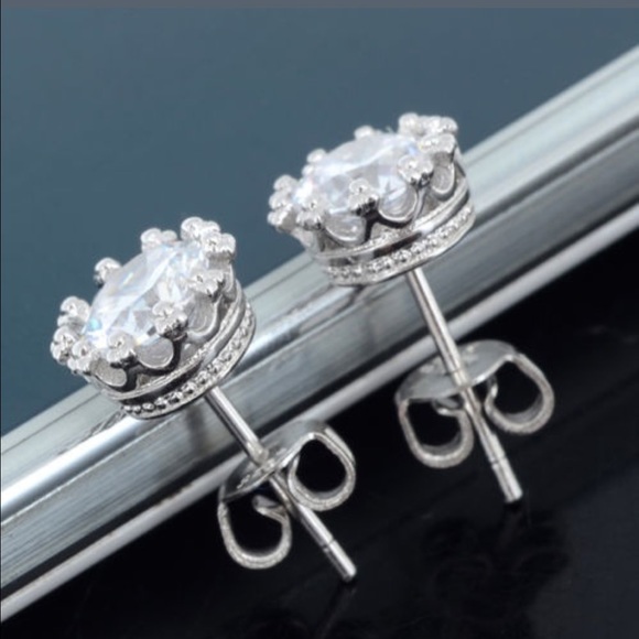 🚫SOLD🚫Sterling Silver Princess Crown CZ Studs - Picture 3 of 4