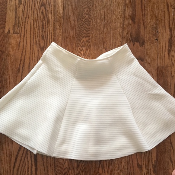 NWOT Urban Outfitters White Circle Skirt - Picture 1 of 2