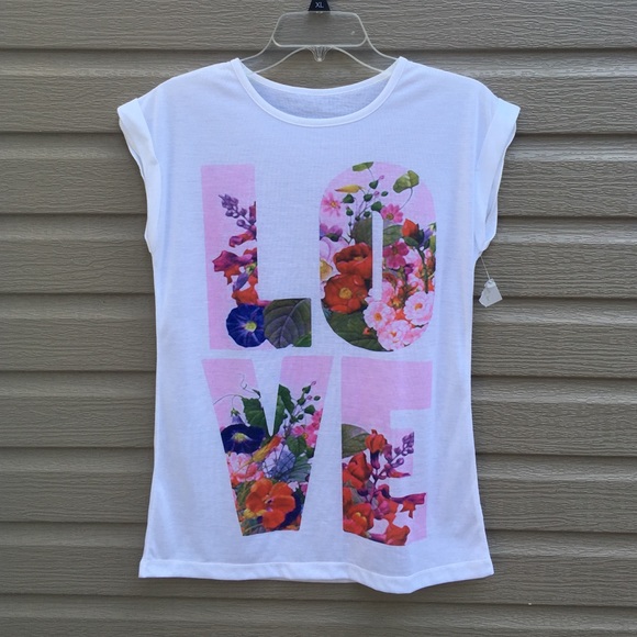 SOLD DO NOT BUY✨Graphic Tee🌸