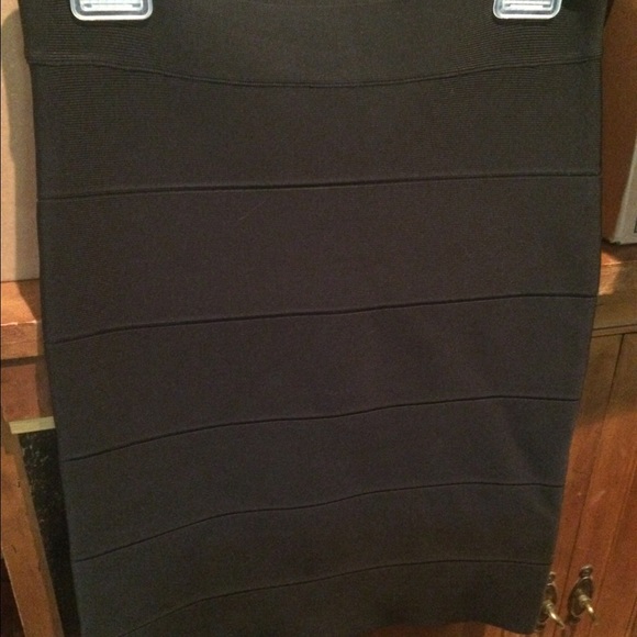 BCBB Maxazria Black Alexa Knit Skirt Sz L NWT