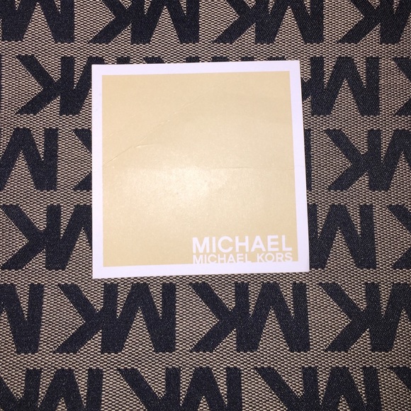 Michael Kors Jetset Tote - Picture 4 of 4