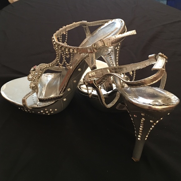 Heels - Picture 2 of 3