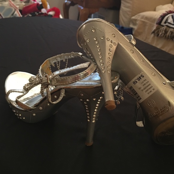 Heels - Picture 3 of 3