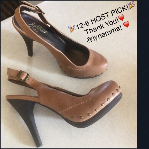 🎉Host Pick🎉 Leather sling back kitten heels