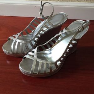 Cute BEBE metallic Silver Sandal Wedges Shoes.