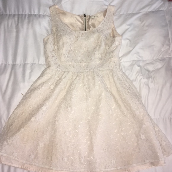 Forever 21 Dresses & Skirts - White lace Forever 21 dress