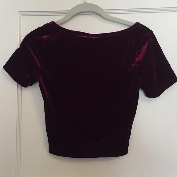 Red Velvet Croptop - Picture 2 of 2