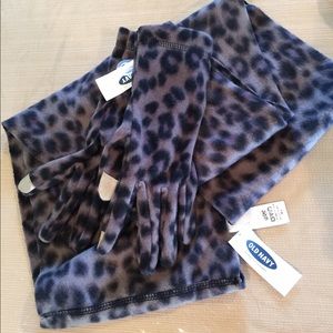 Old Navy Scarf & Gloves Set