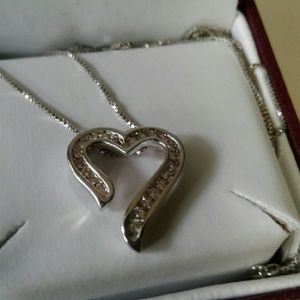 Heart pendant necklace