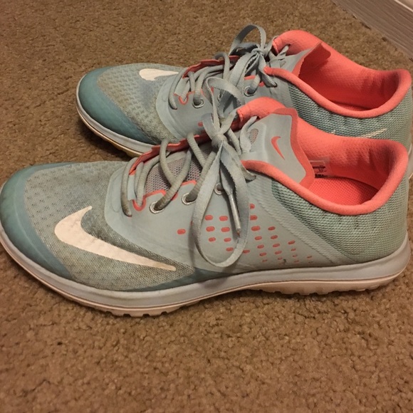 Nike fit sole sneakers ! Light blue and coral !
