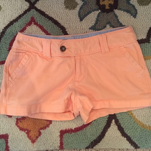 Red Camel size 9 orange shorts