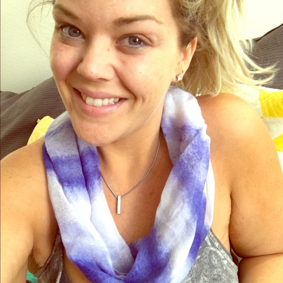 NWT Beautiful Blue Infinity Scarf - Picture 1 of 4