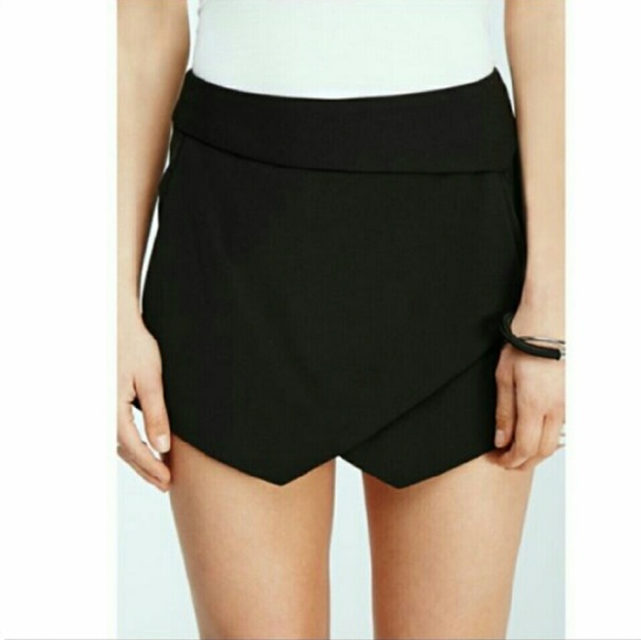 NWOT Black Skort