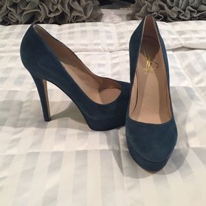 Gorgeous blue/Green pumps.