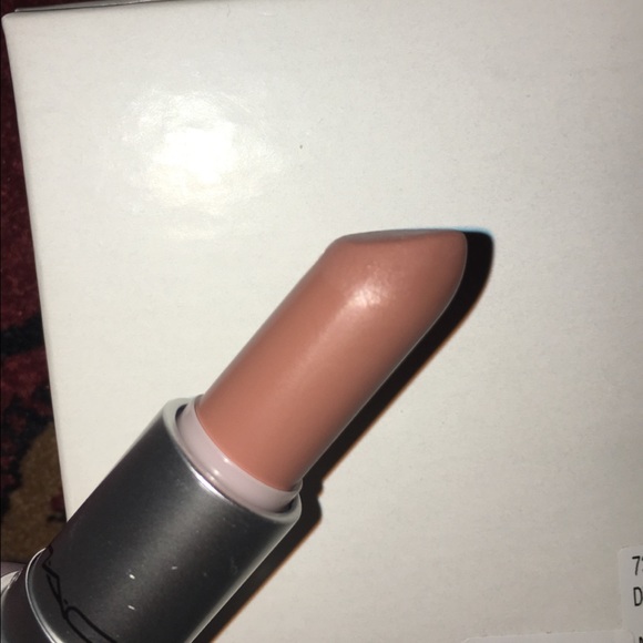 MAC lipstick "HONEYLOVE" matte.