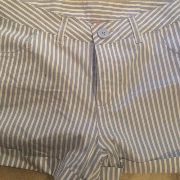 Blue striped shorts - Picture 2 of 4
