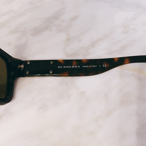 Burberry Sunglasses - Picture 4 of 5