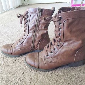 Combat boots