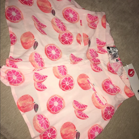 🎉SOLD🎉 NWT WILDFOX grapefruit flatter shorts - Picture 2 of 4