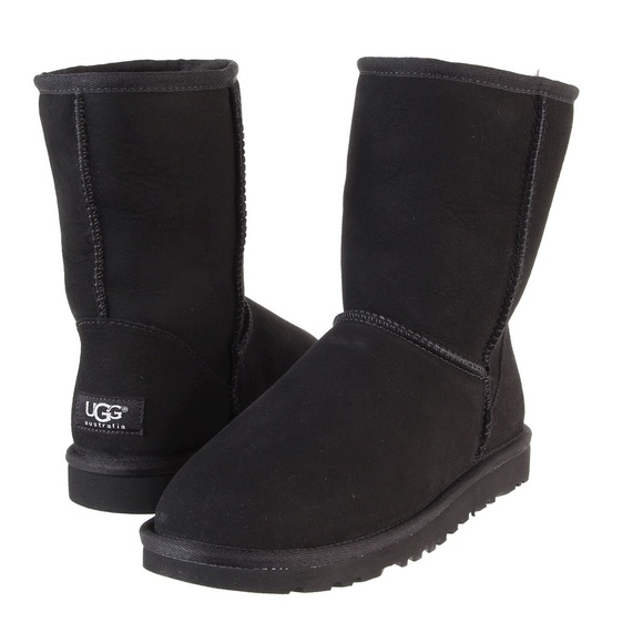 Classic II Short Ugg Size 9 Black