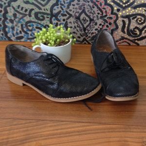 Toms oxfords barely worn