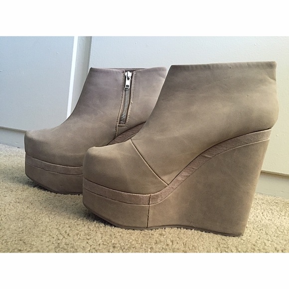 Awesome Taupe Platform Wedges - Picture 2 of 2