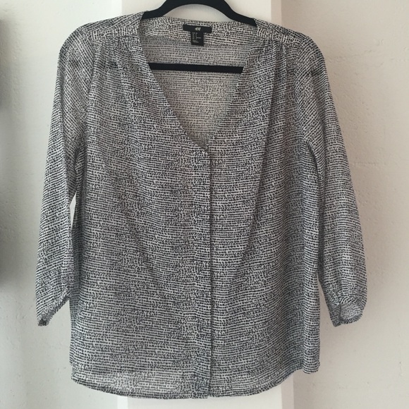 H&M sheer v-neck 3/4 sleeve top - Picture 1 of 3
