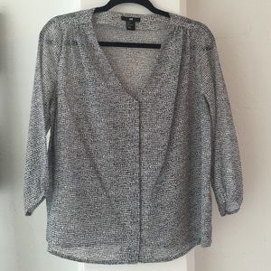 H&M sheer v-neck 3/4 sleeve top