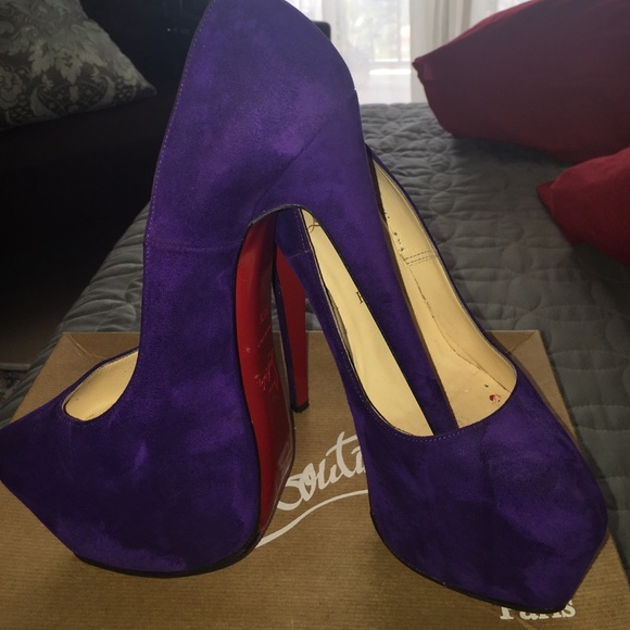 Christian louboutin color purple good condition
